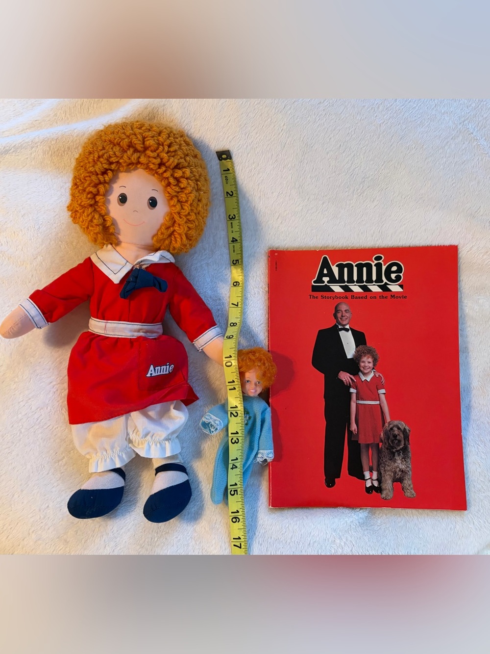 Vintage Annie Collectible Set with Rag Doll, Mini Doll and Storybook - Picture 7 of 8